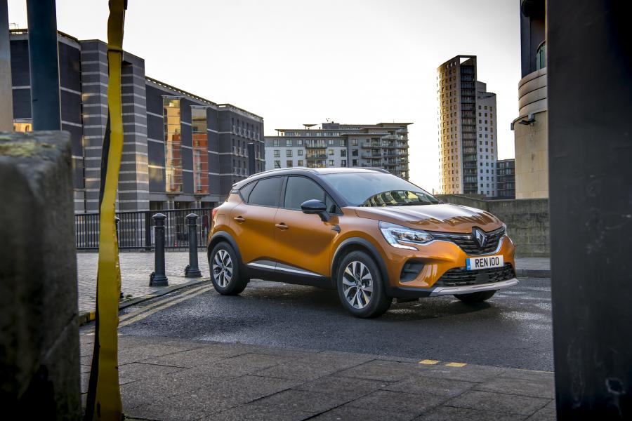  Renault Captur Iconic 2019 года  (UK) (фото 4 из 40)